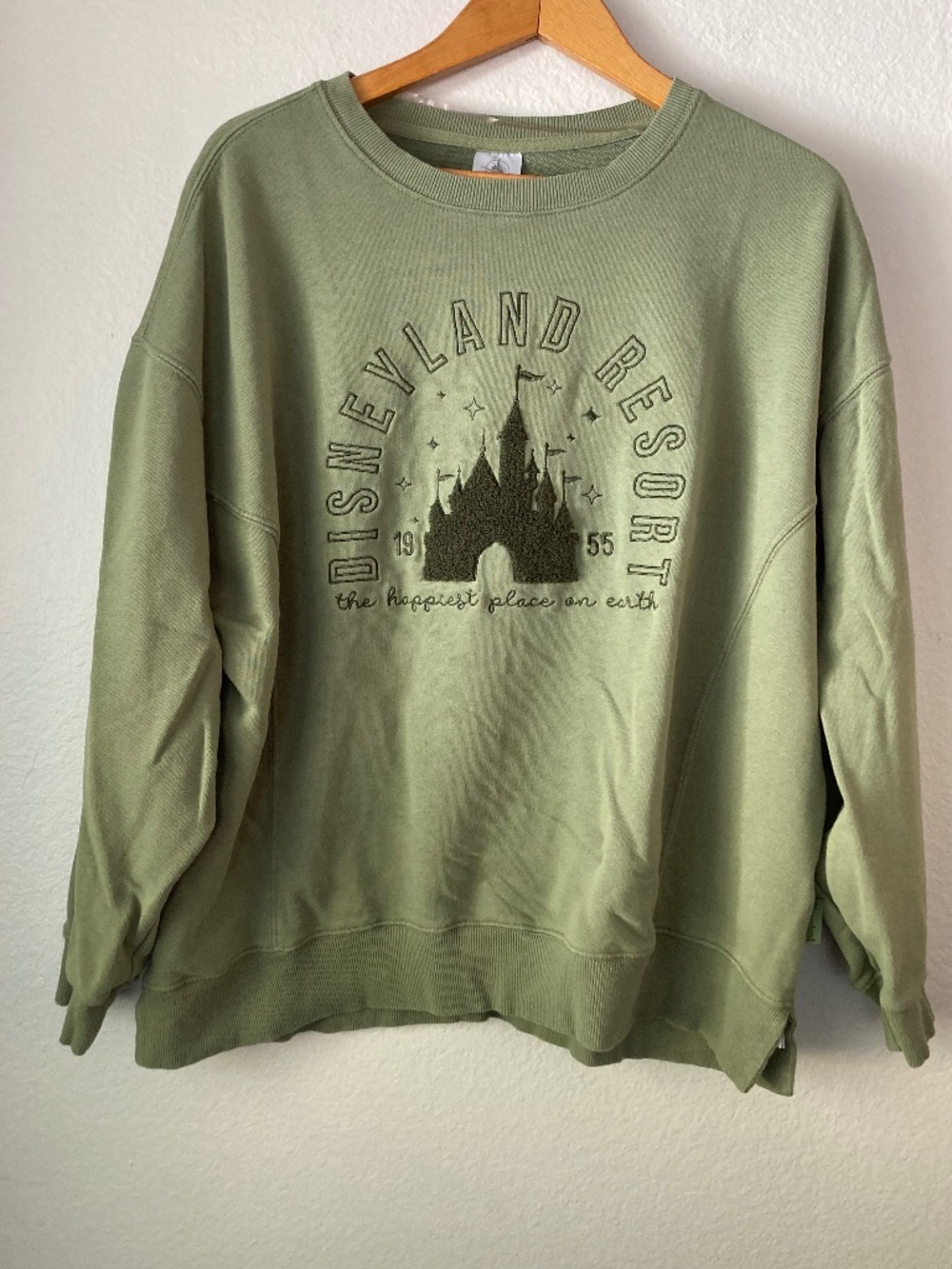 Disneyland Resort Crewneck Sweatshirt Large Castle Happiest Place on Earth